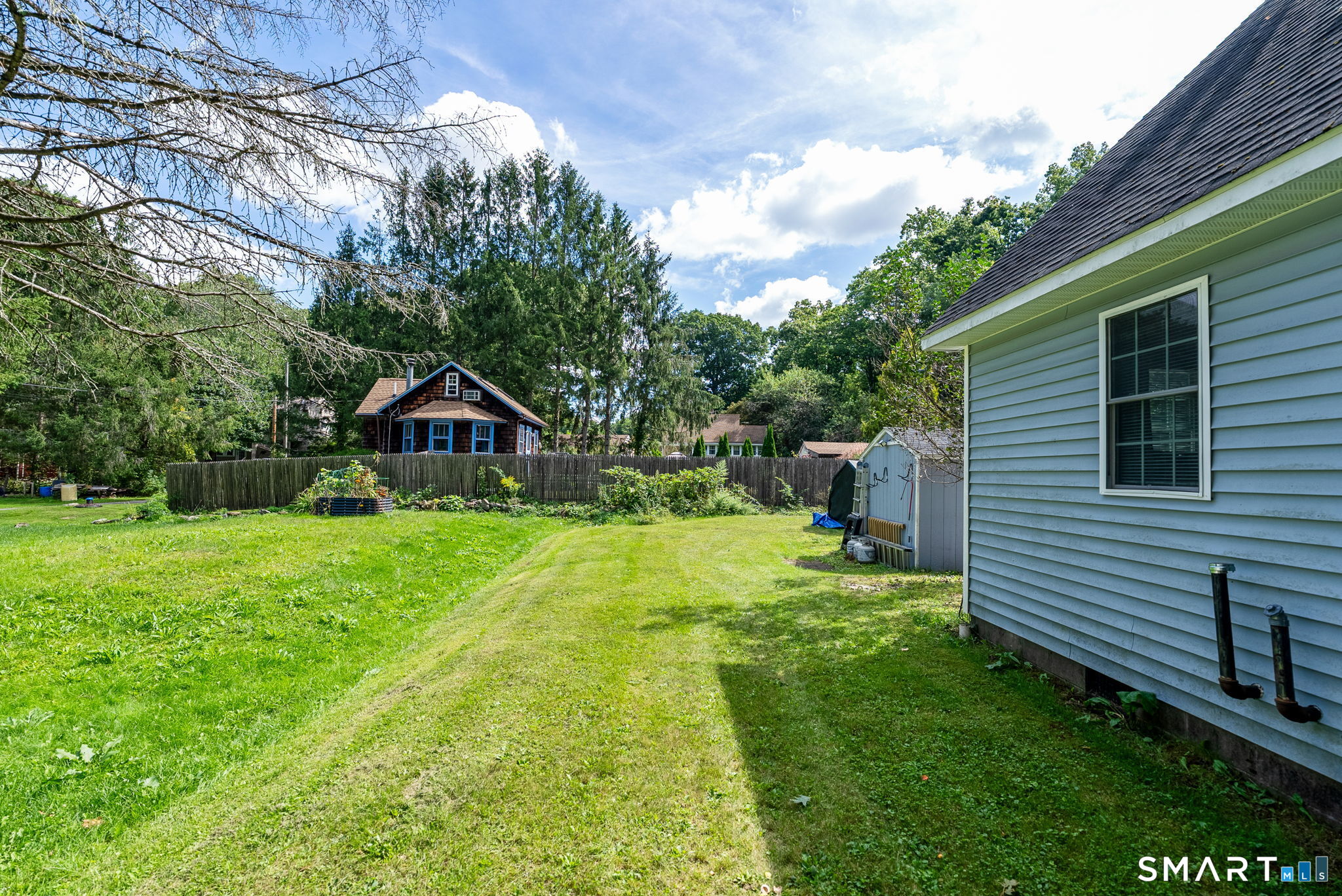 24 Pond Road