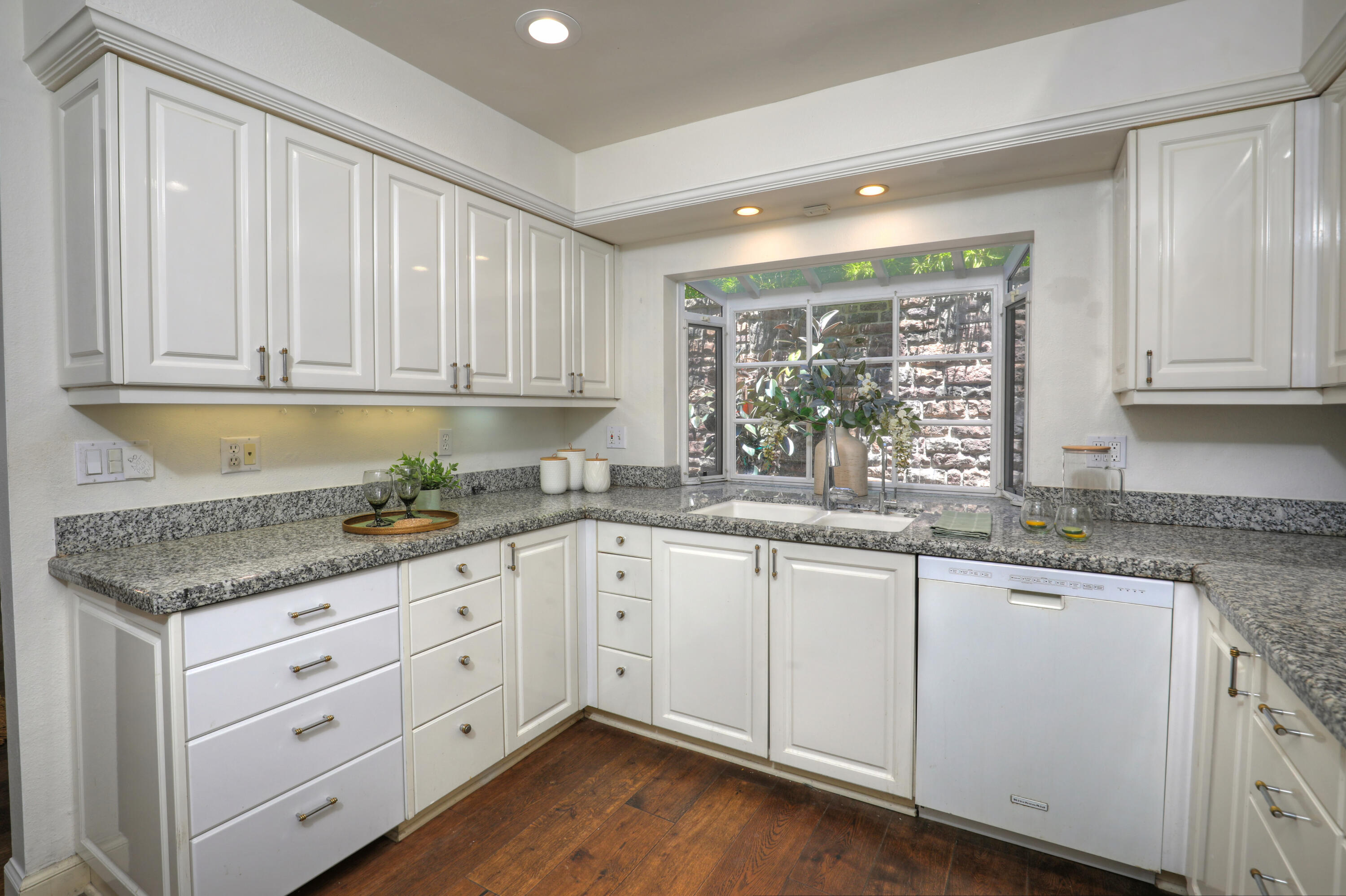 414 E Valerio Street