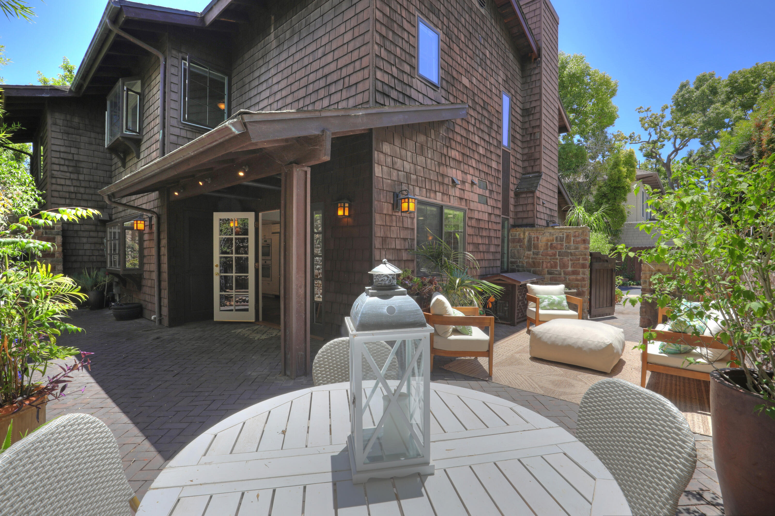 414 E Valerio Street