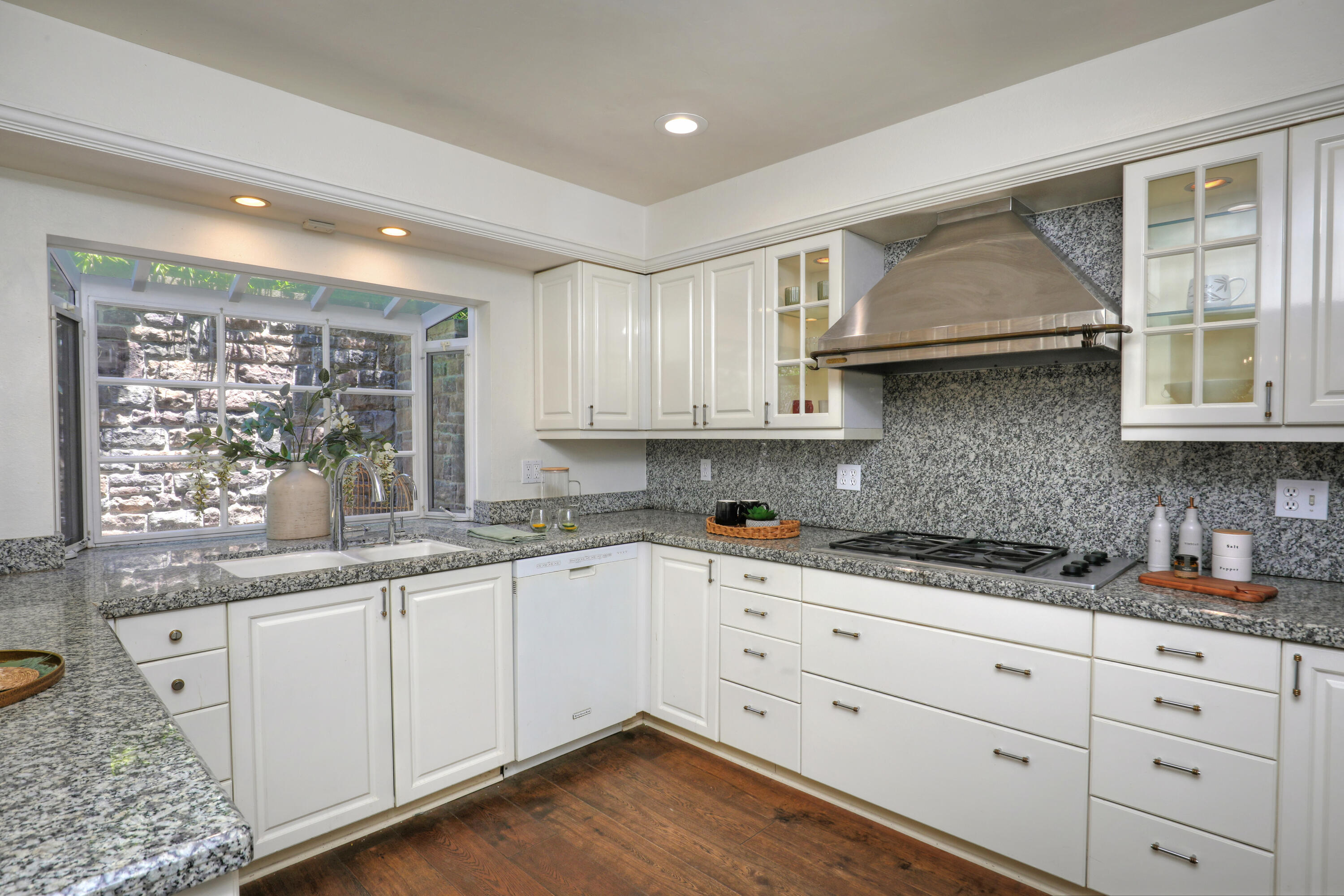 414 E Valerio Street