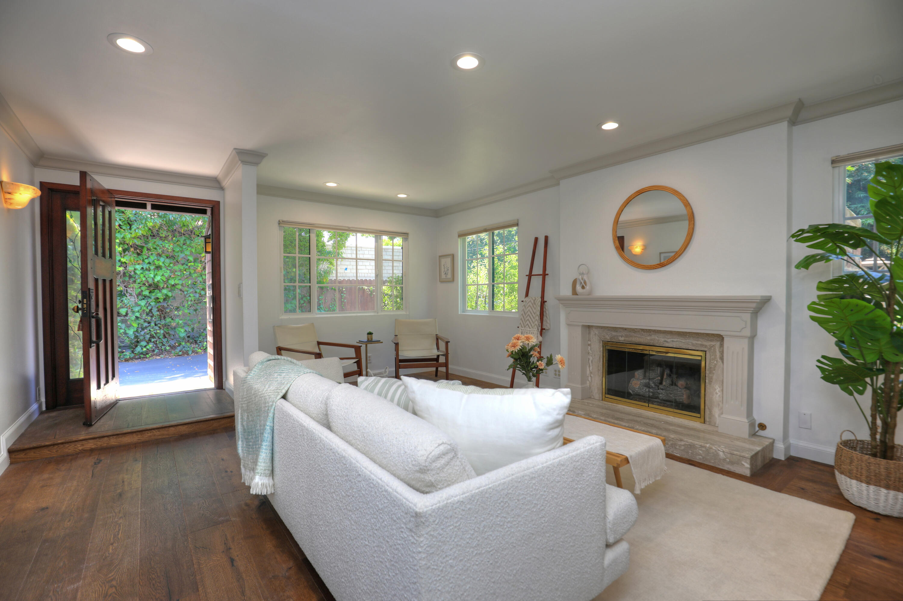 414 E Valerio Street