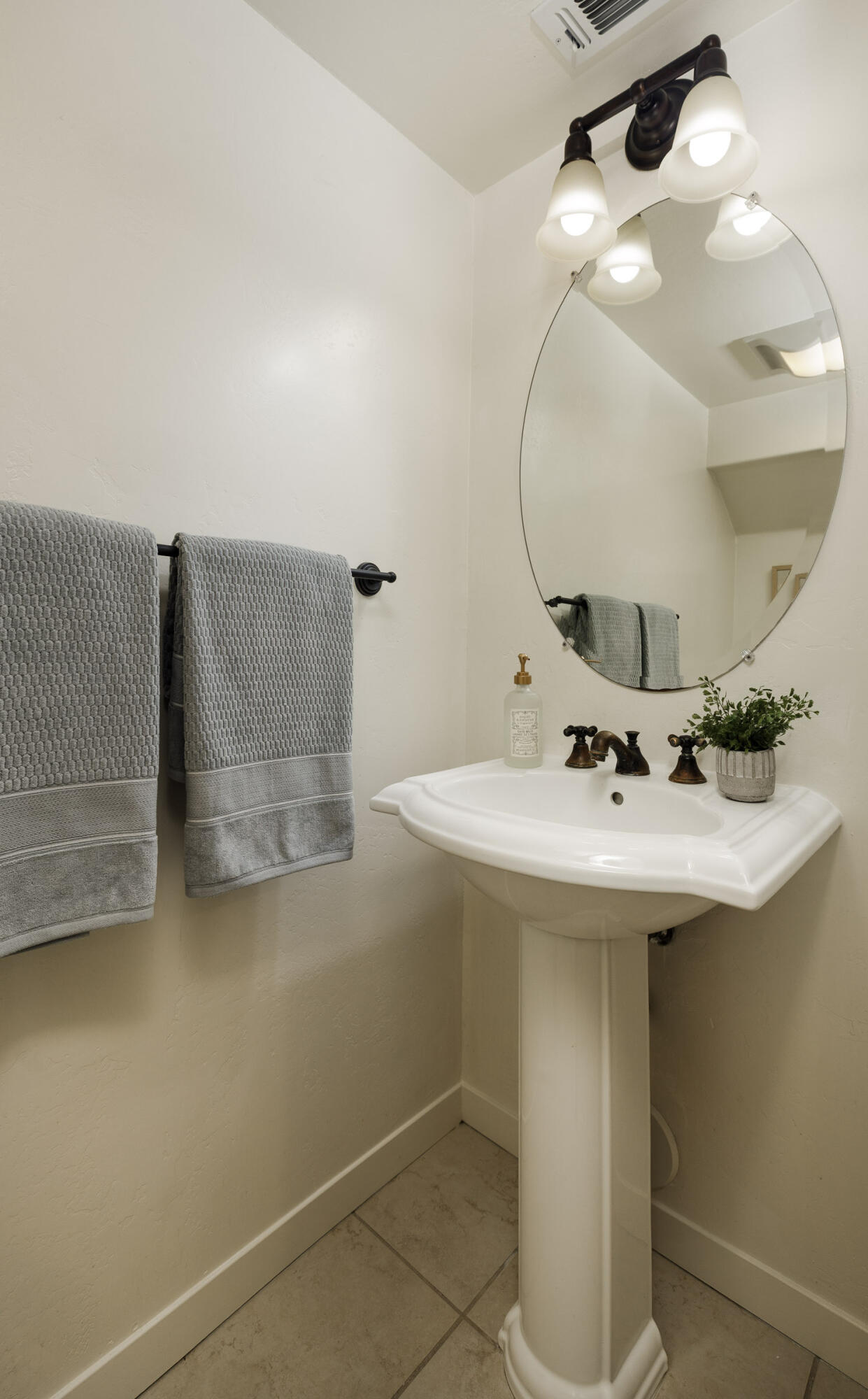 345 Kellogg Way, 22