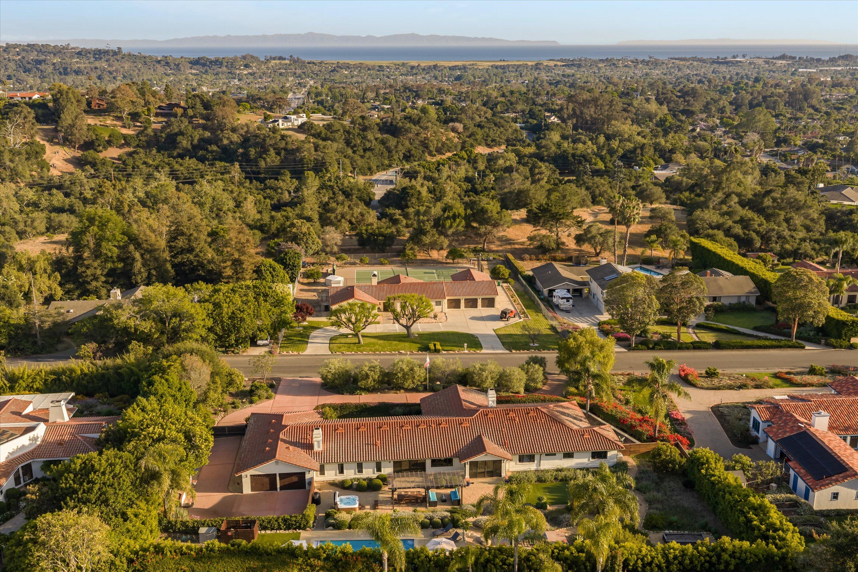 951 Via Los Padres