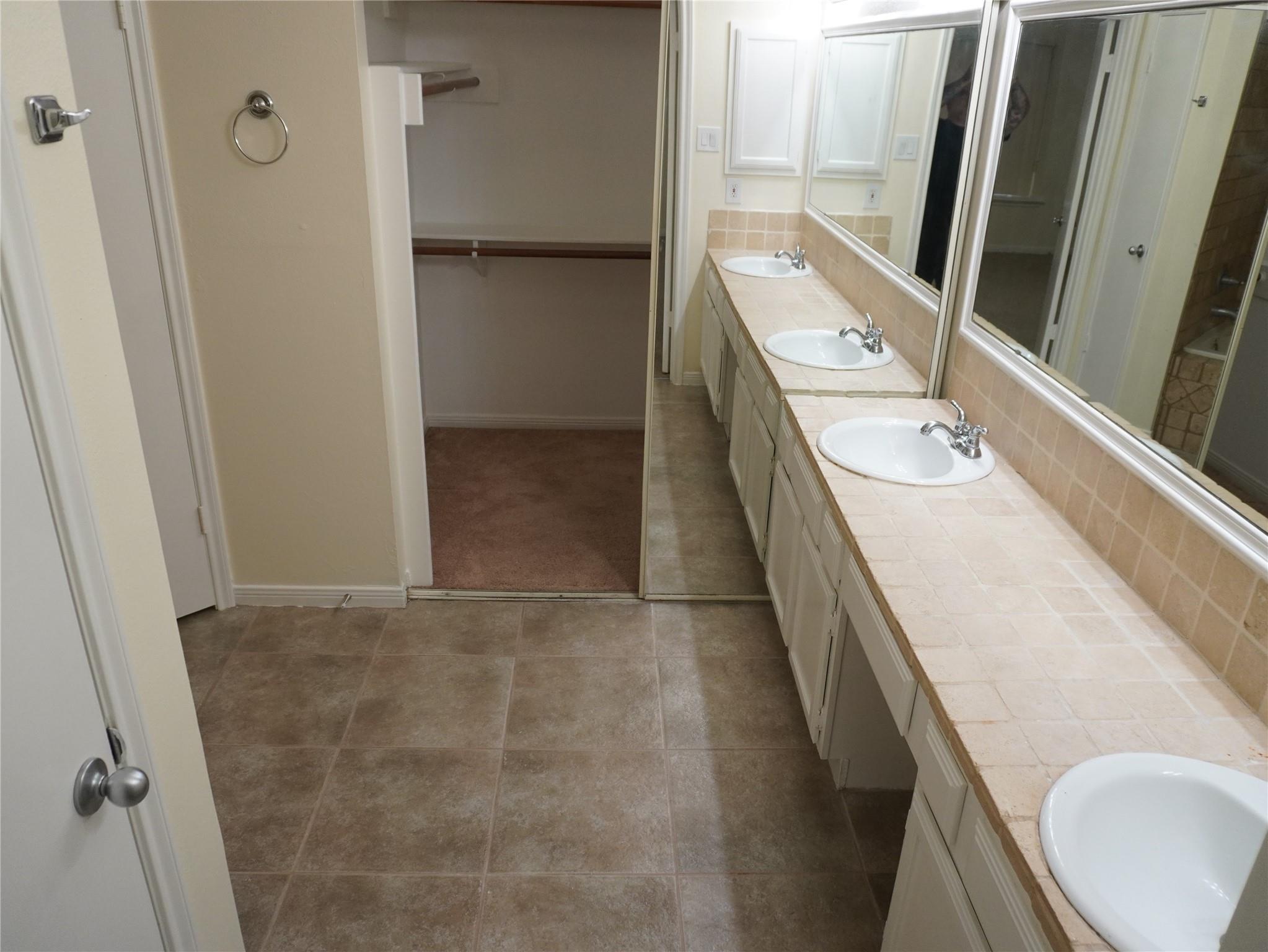 31 N Lakeridge Circle