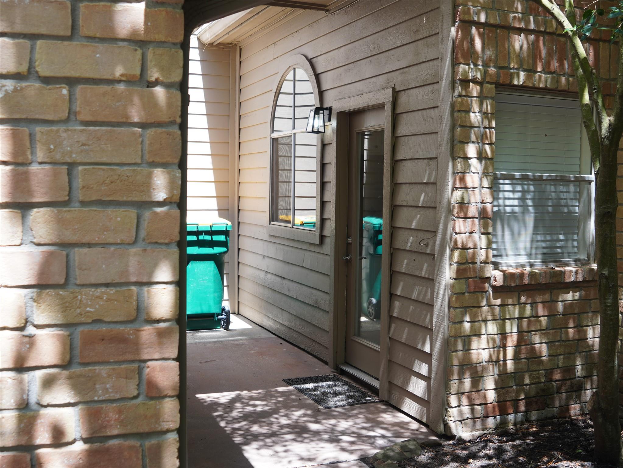 31 N Lakeridge Circle