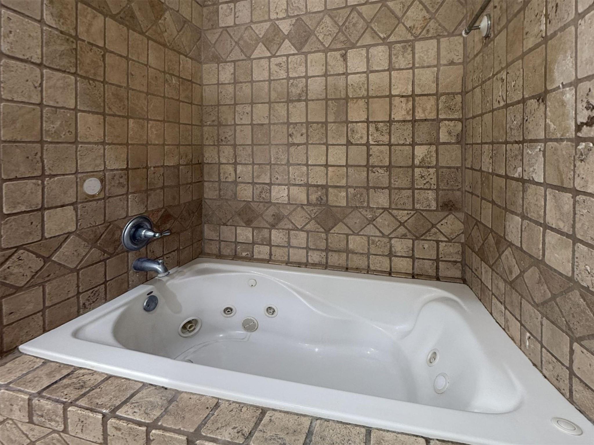 31 N Lakeridge Circle