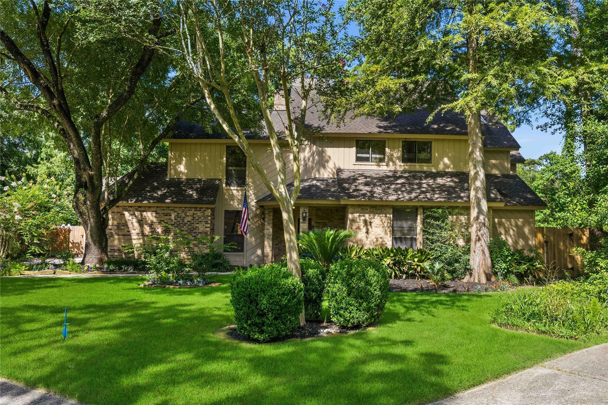 27 Shining Lakes Place