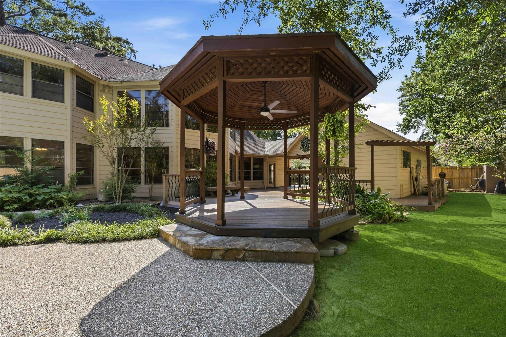 27 Shining Lakes Place
