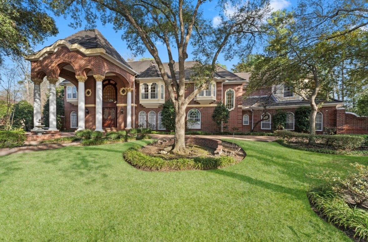 2907 Cedar Woods Place