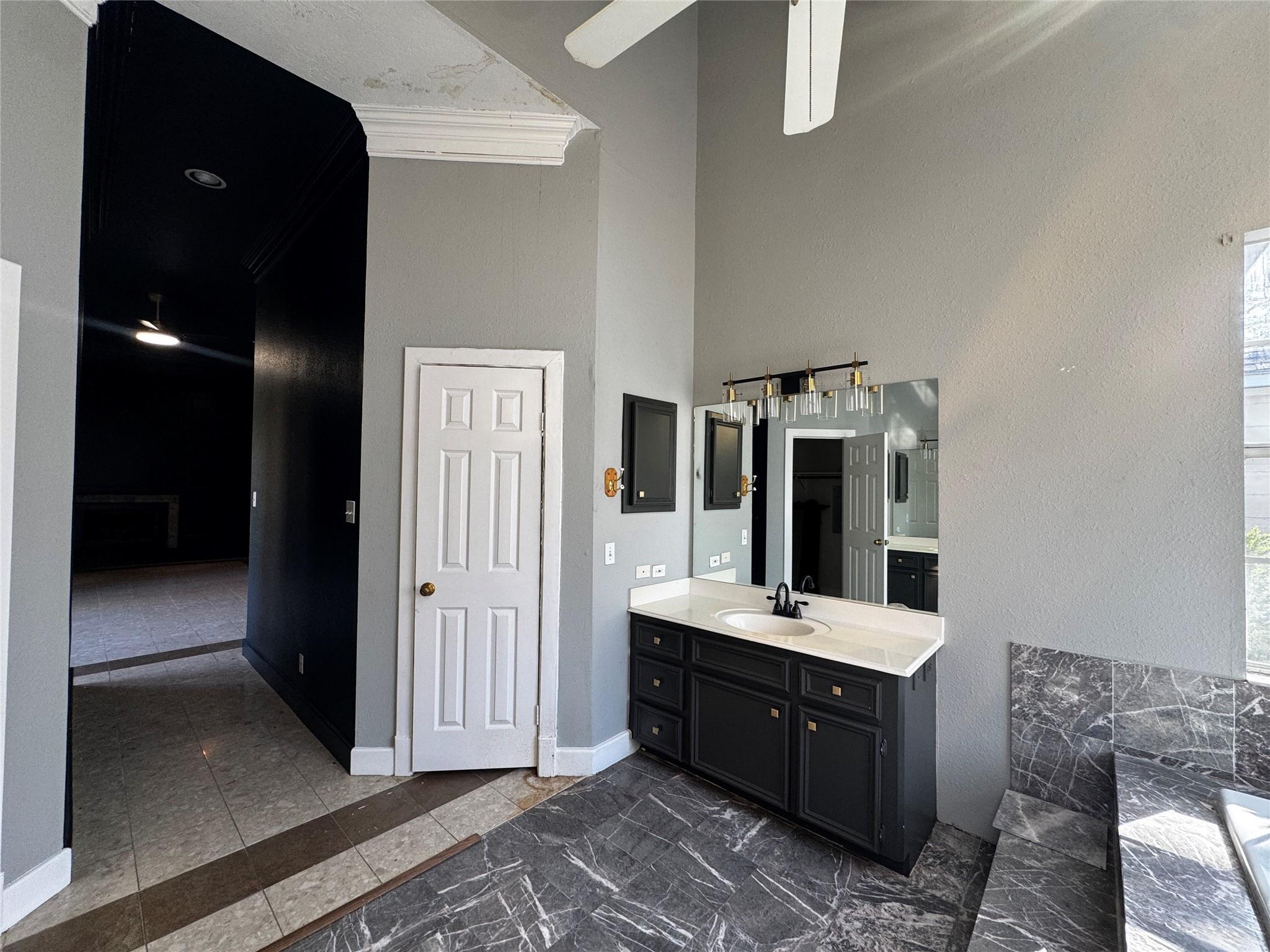 2426 Carriage Lamp Lane