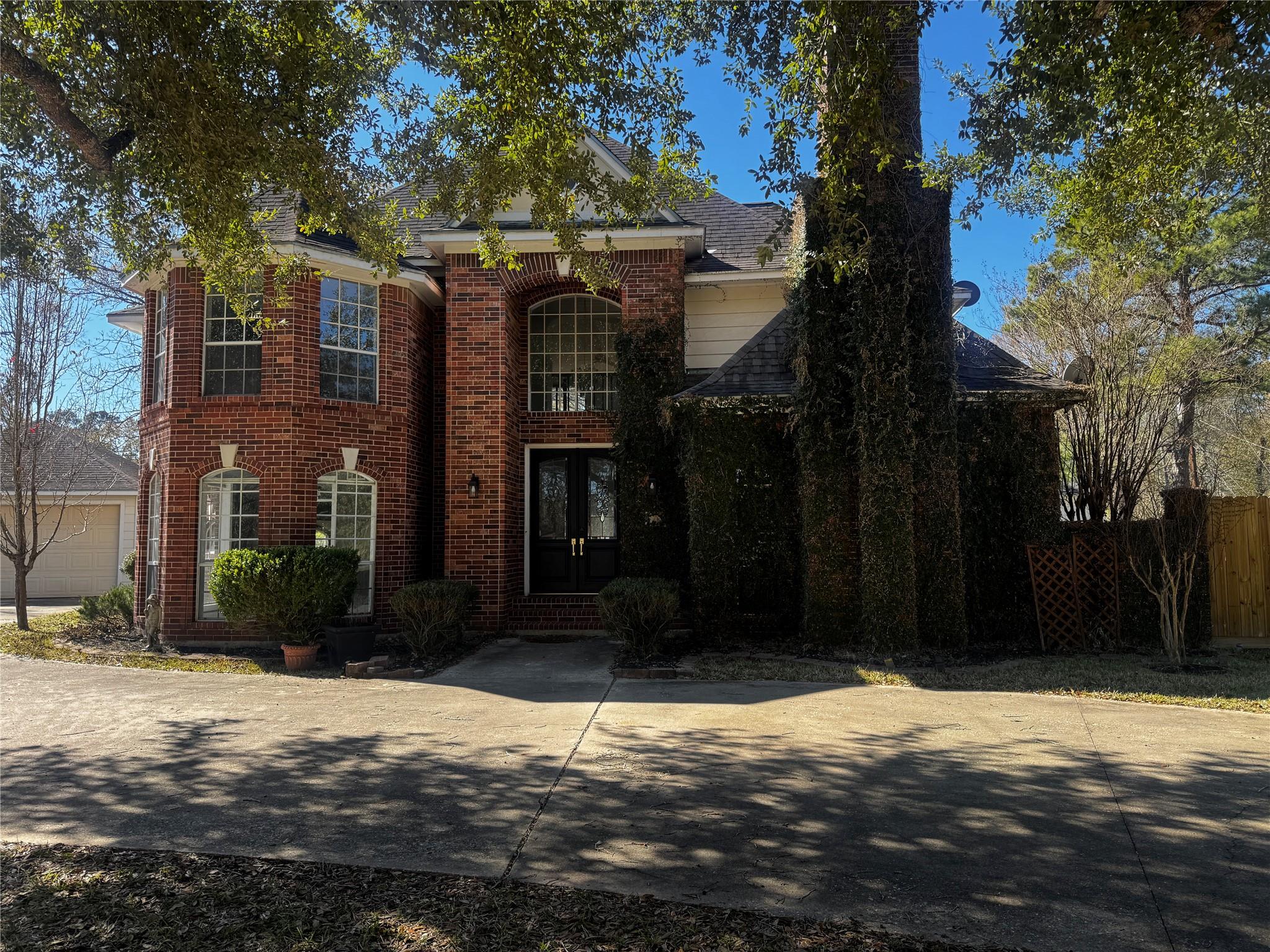 2426 Carriage Lamp Lane