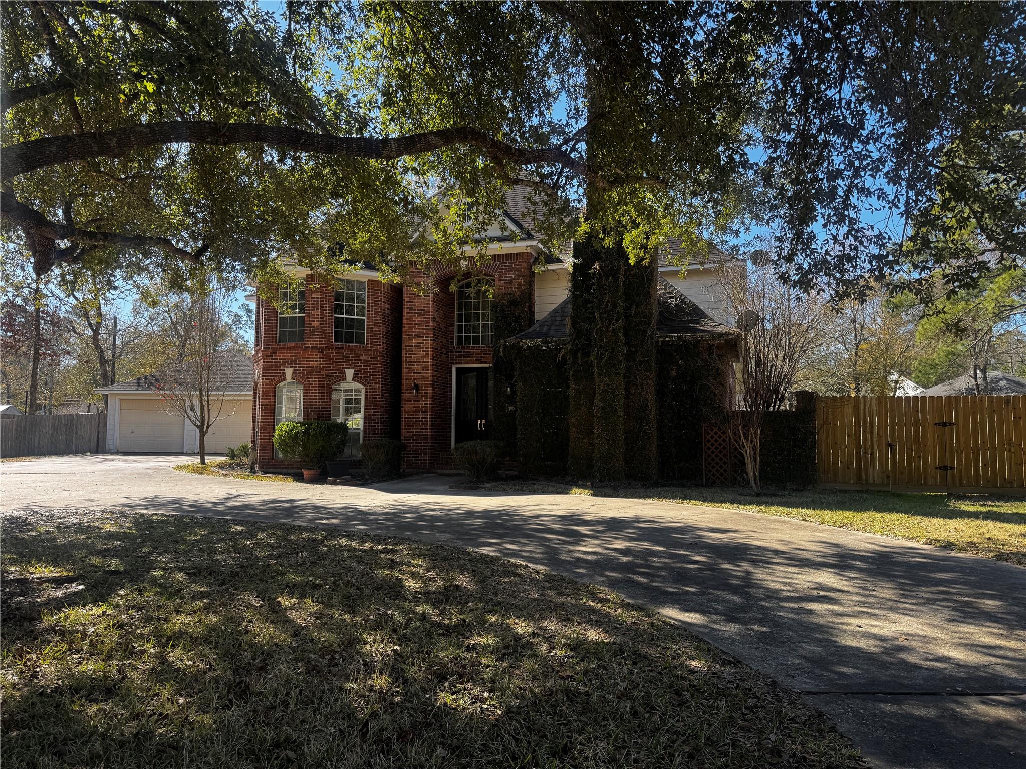 2426 Carriage Lamp Lane