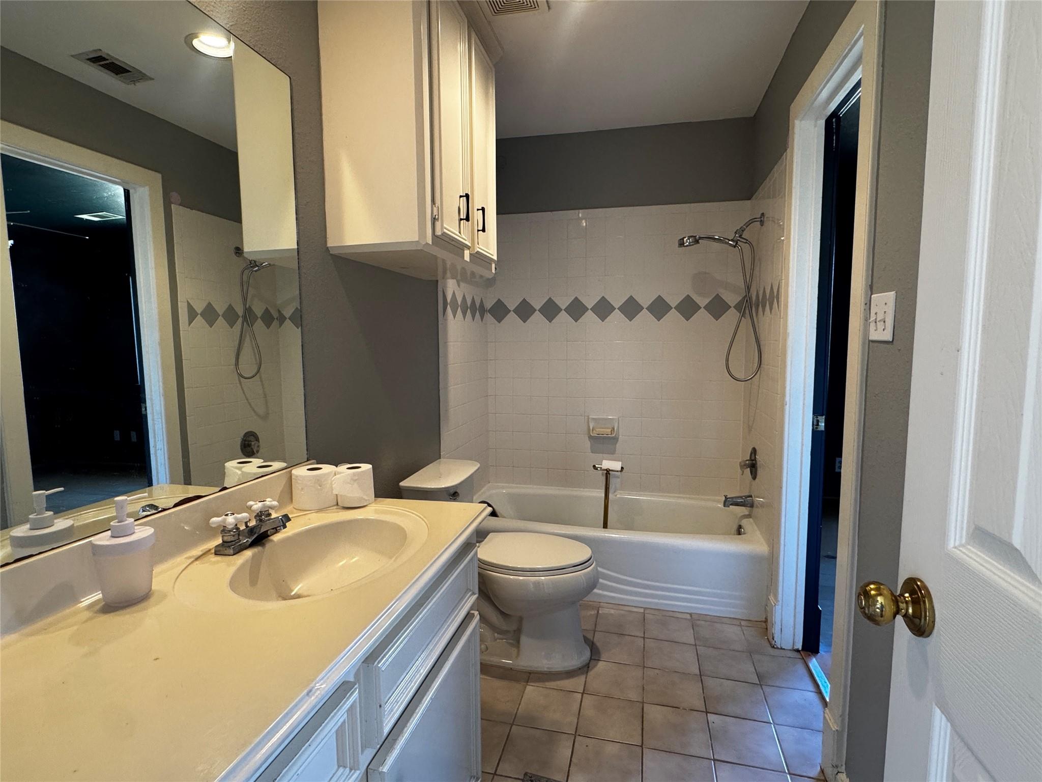 2426 Carriage Lamp Lane