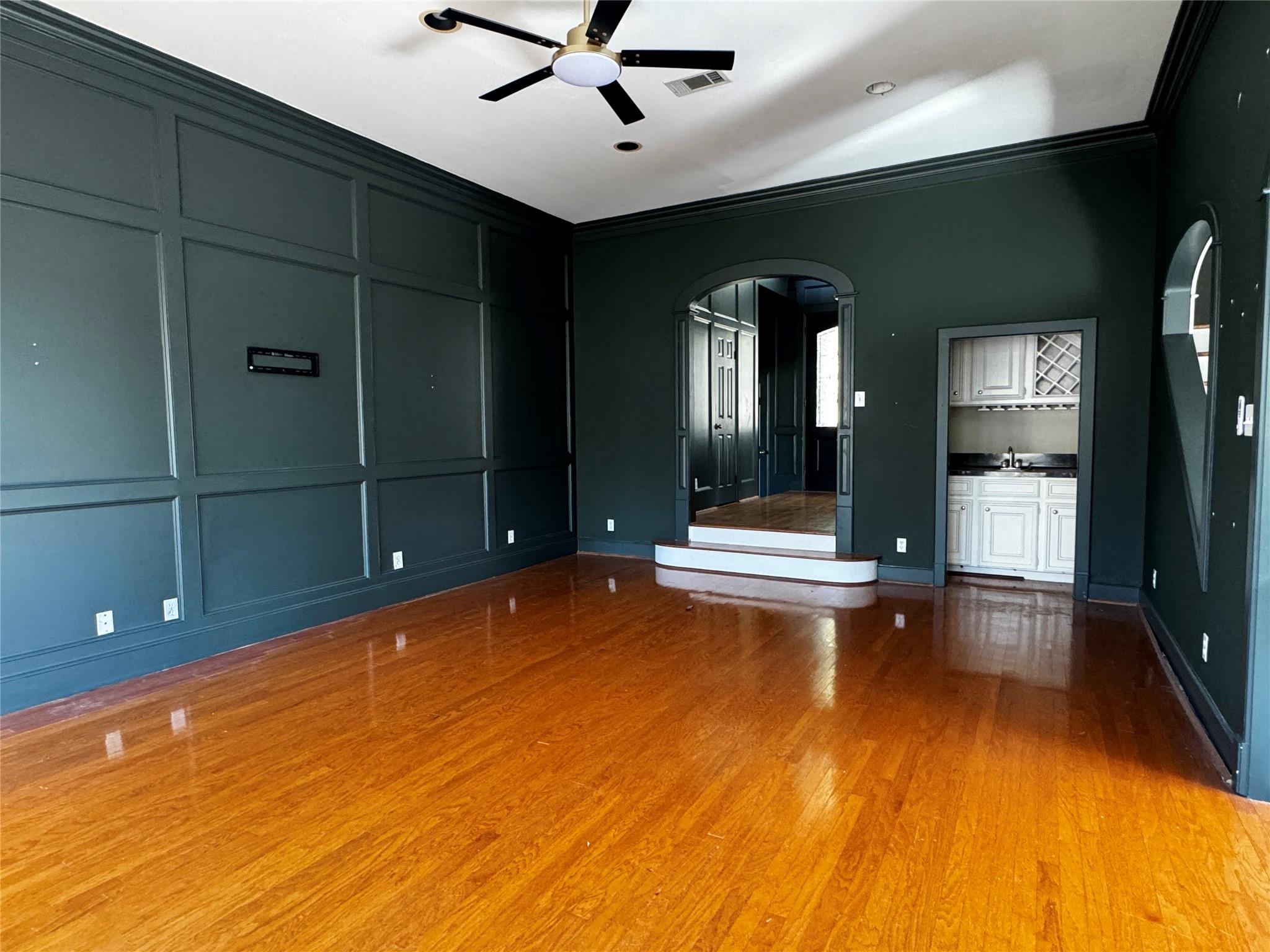 2426 Carriage Lamp Lane