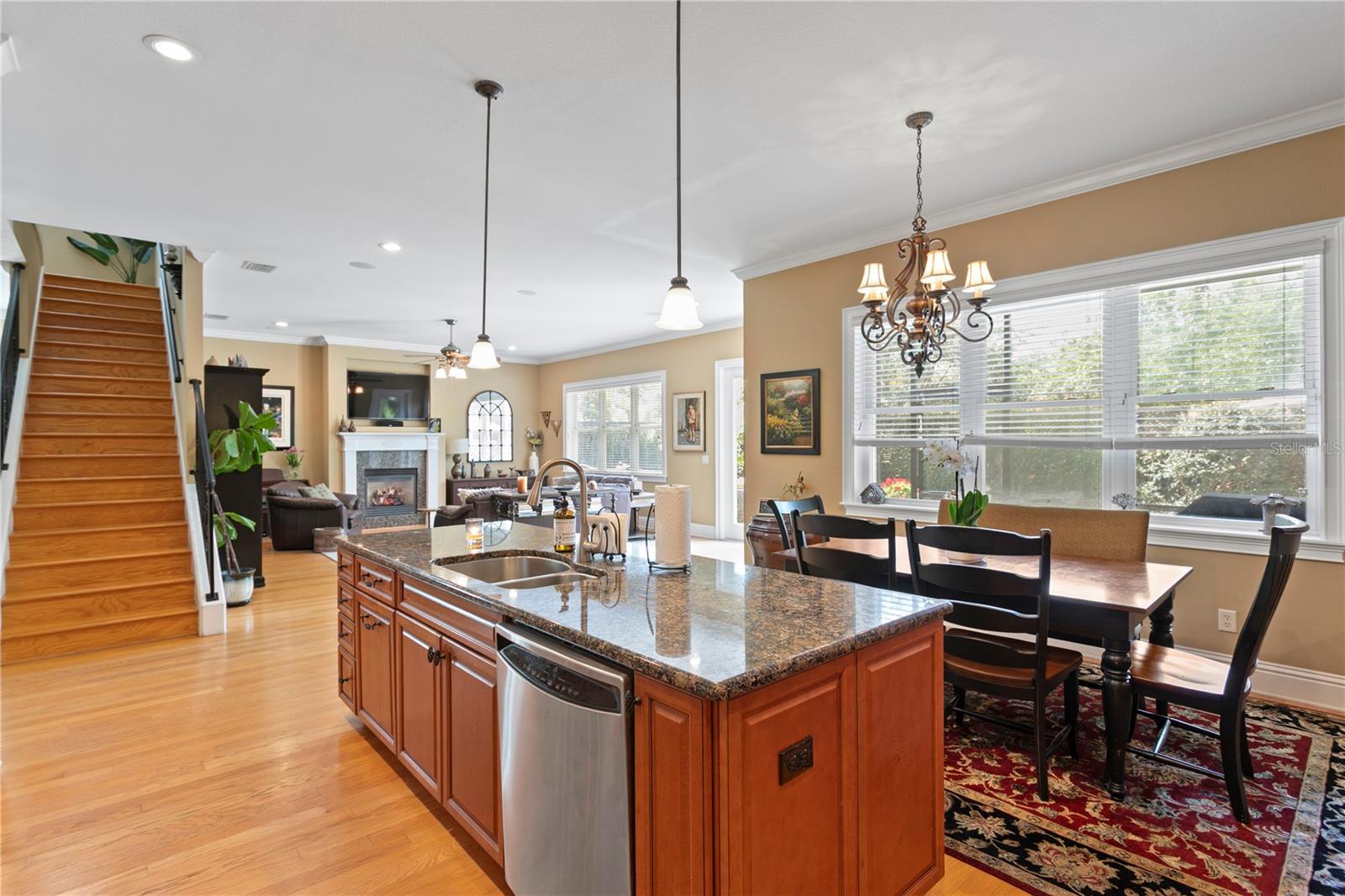 3118 W BAY VILLA AVE