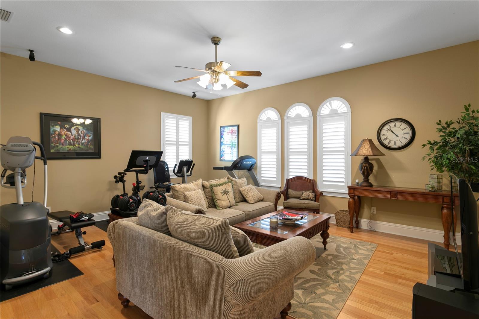 3118 W BAY VILLA AVE