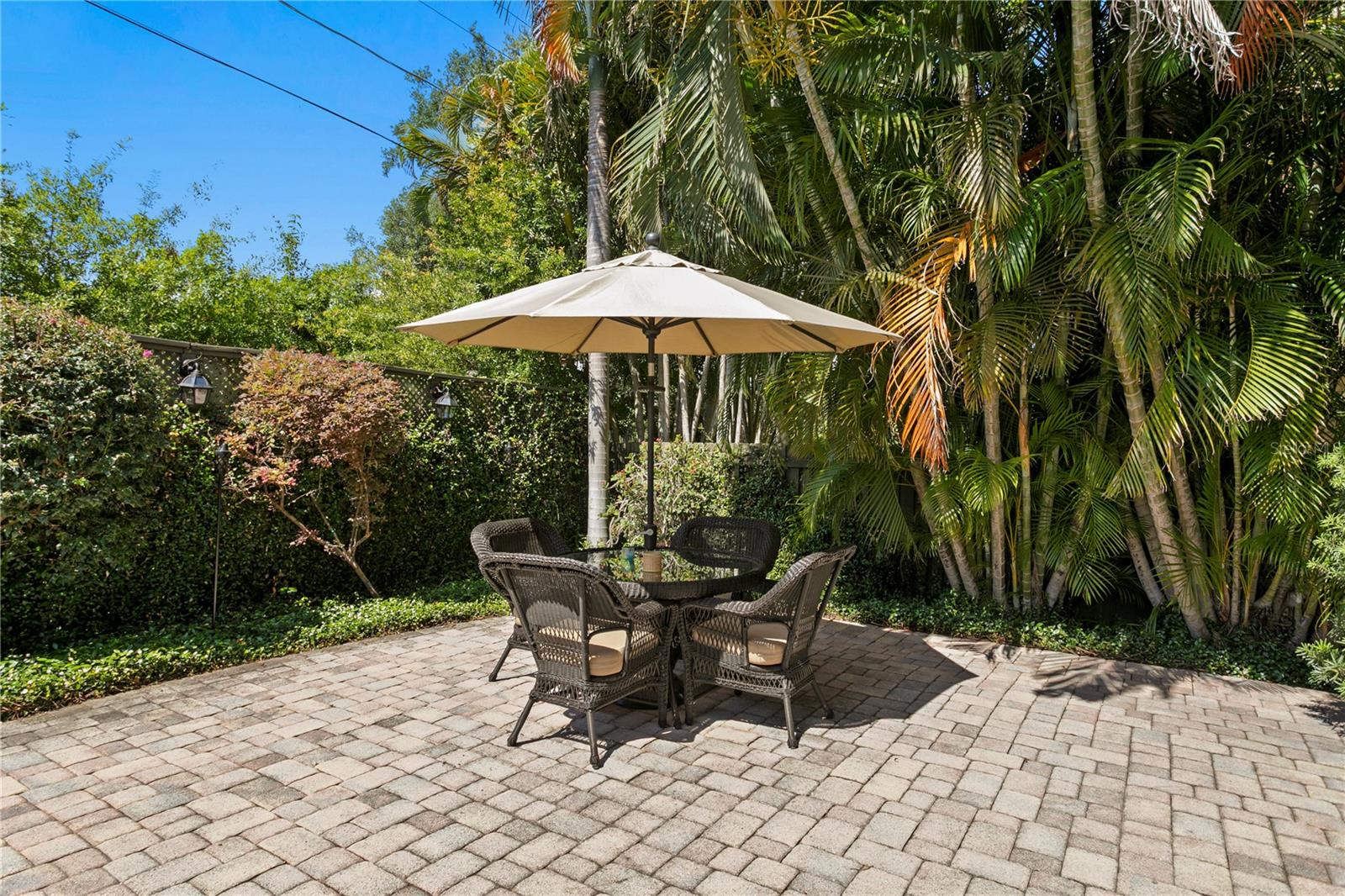 3118 W BAY VILLA AVE