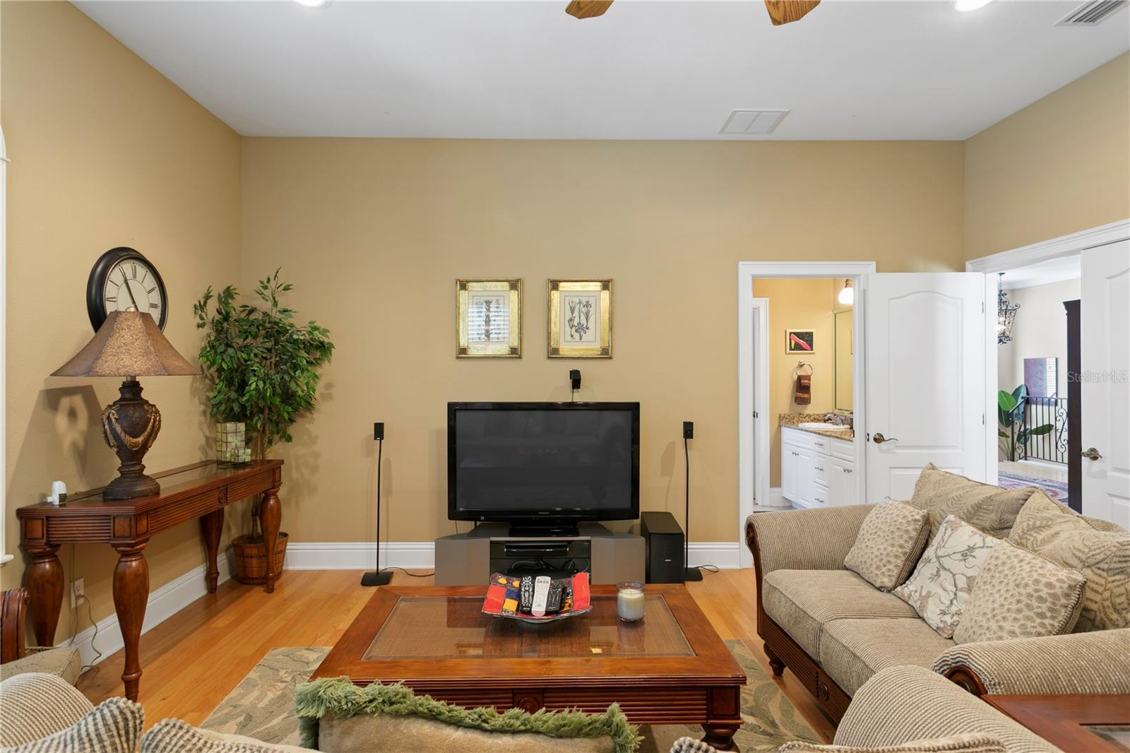 3118 W BAY VILLA AVE