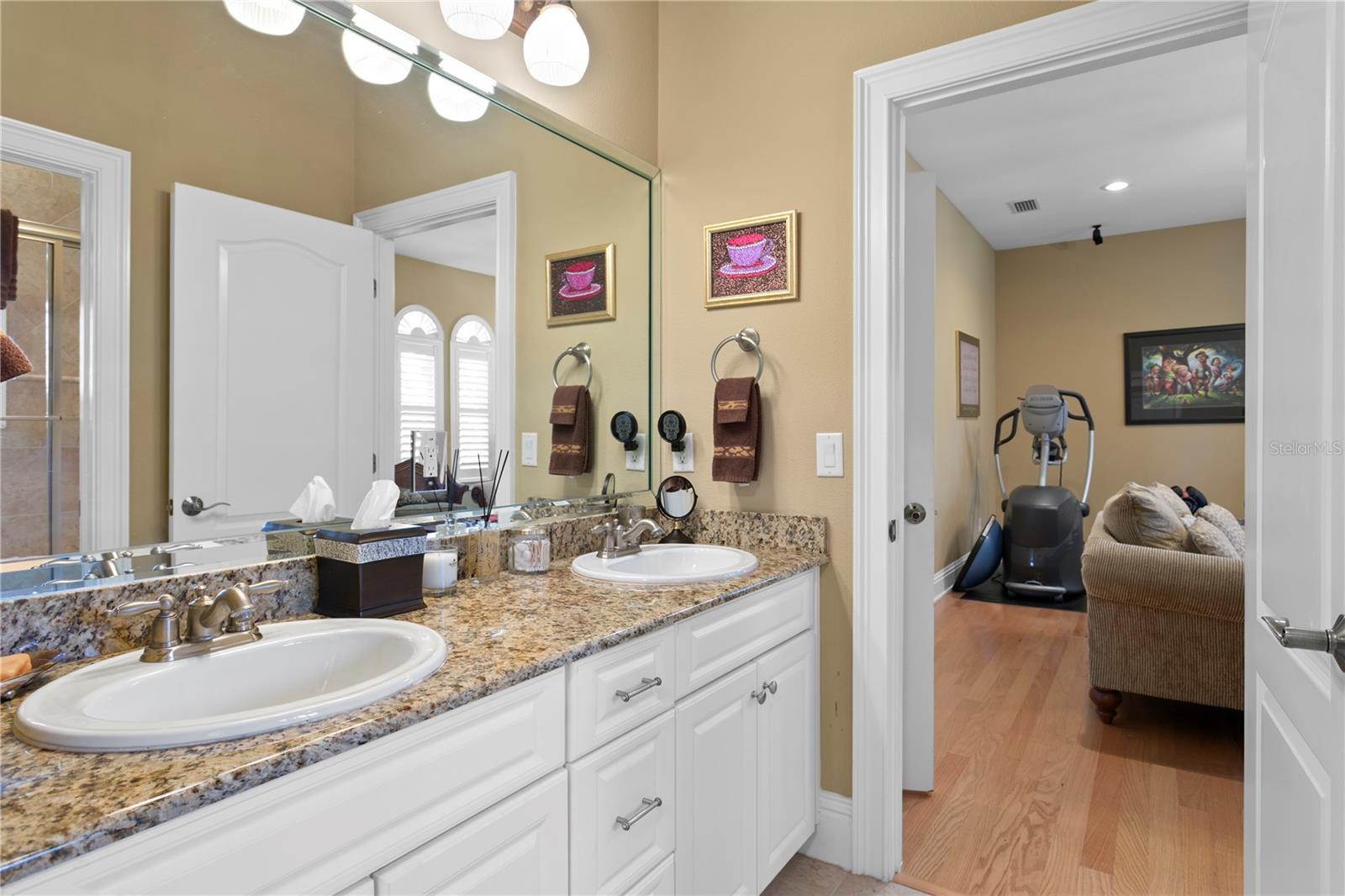 3118 W BAY VILLA AVE