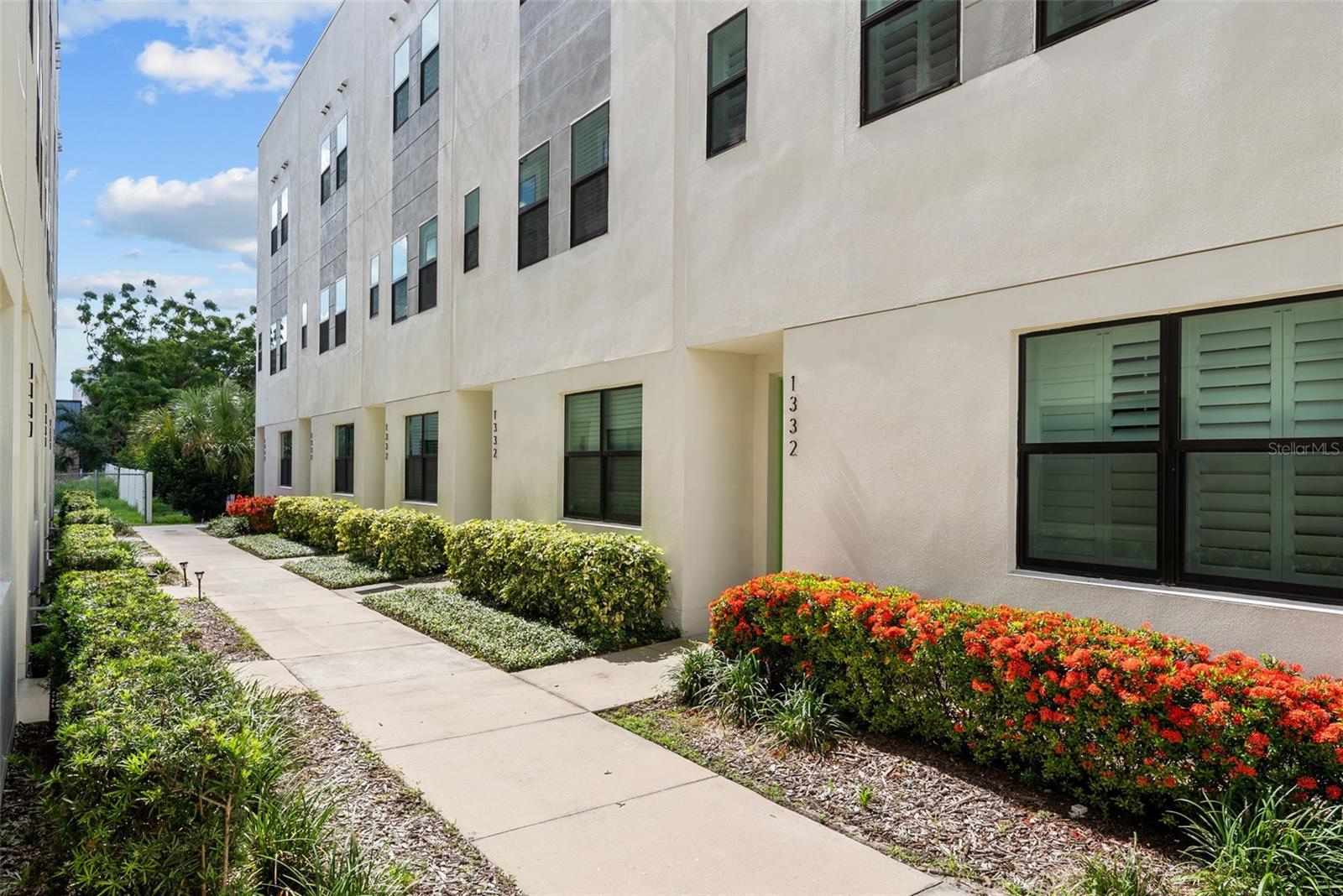 1332 W GRAY ST #8