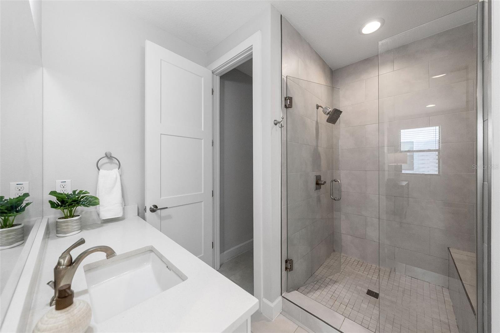 1332 W GRAY ST #8