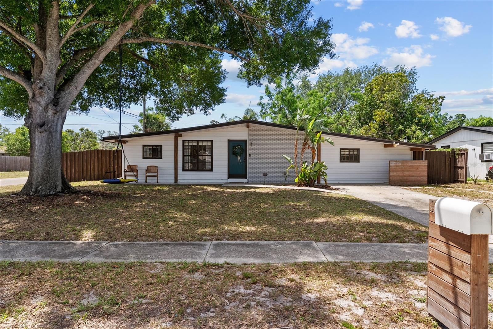 3702 W TYSON AVE