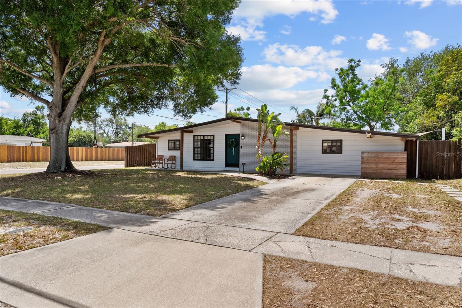 3702 W TYSON AVE
