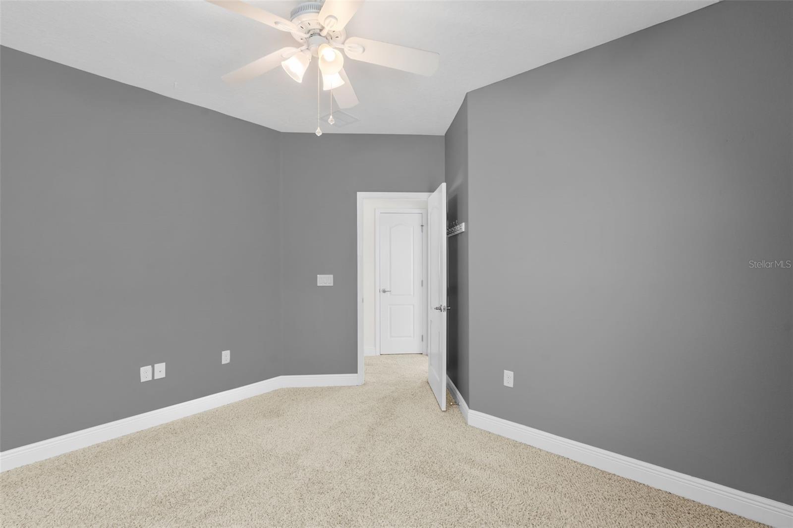 7611 S DESOTO ST