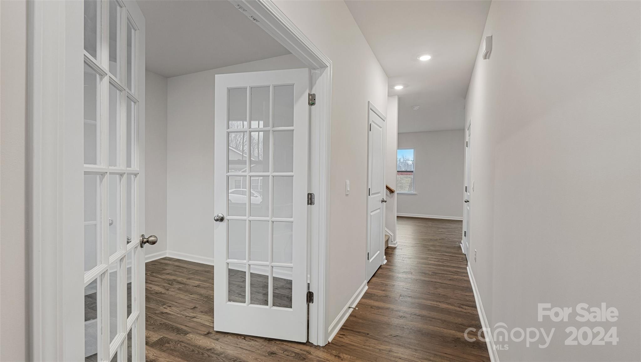560 Country Oak Drive