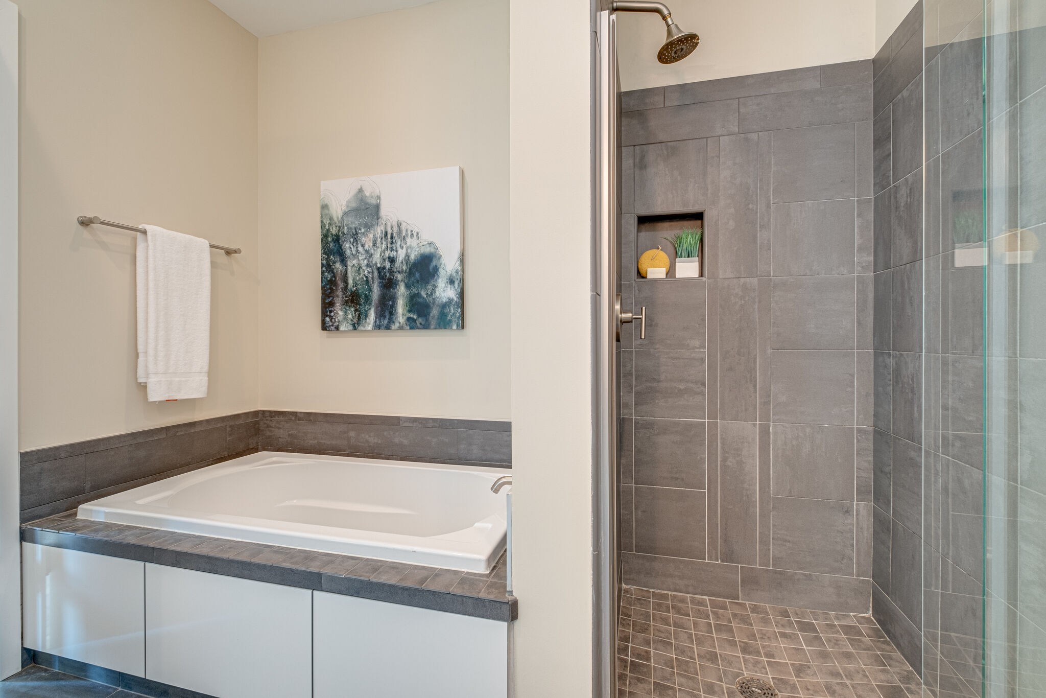 700 12th Ave, S Unit: 707