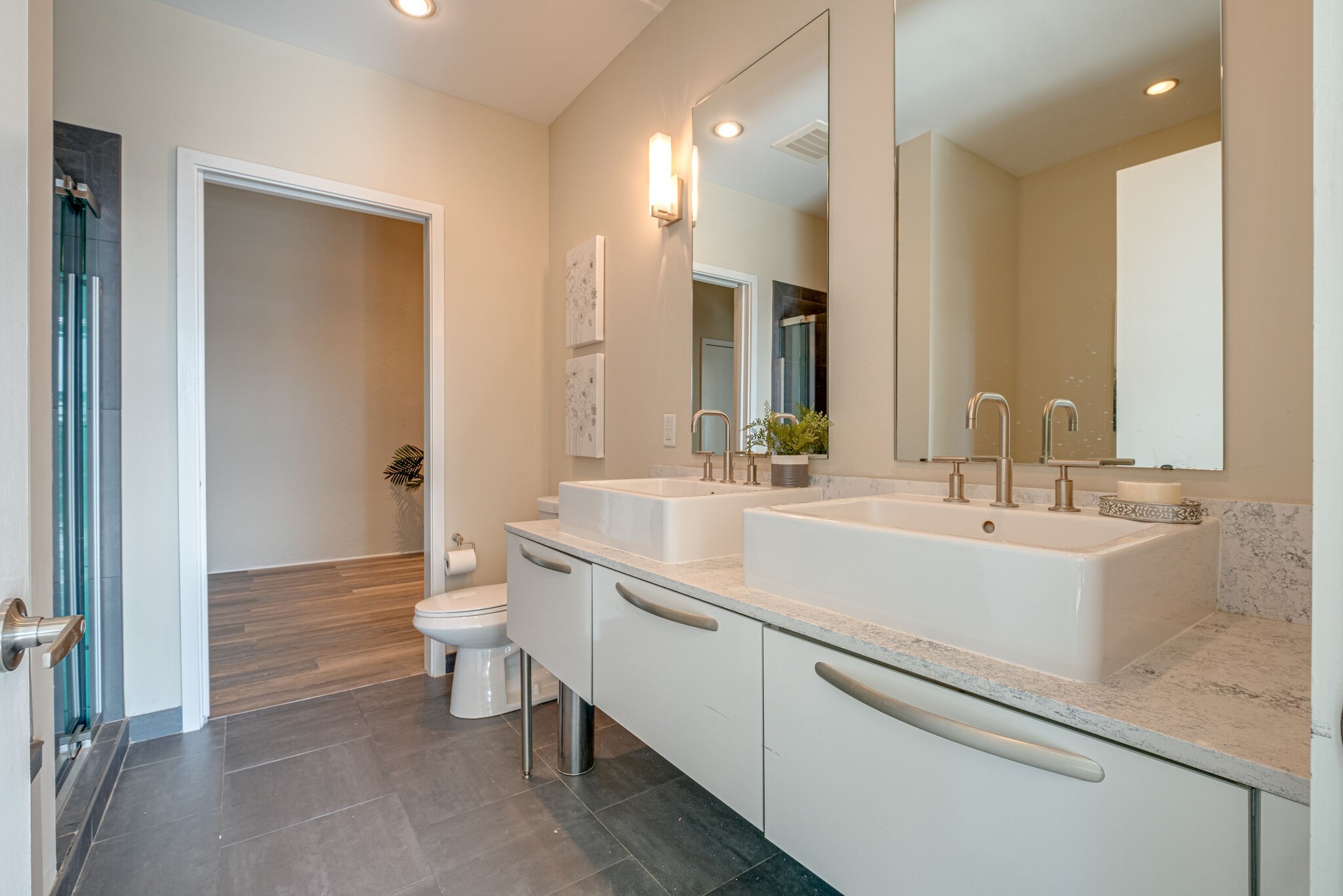 700 12th Ave, S Unit: 707