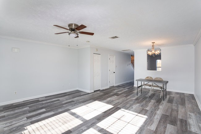 5961 Monroe Xing, NE