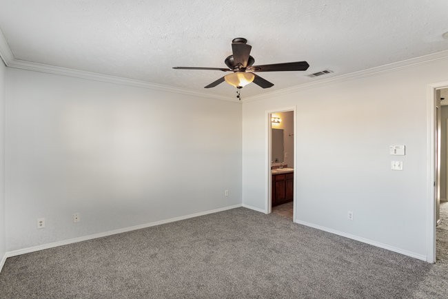 5961 Monroe Xing, NE