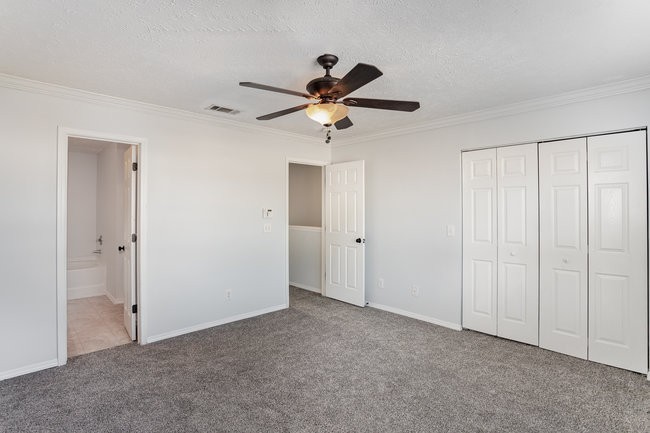 5961 Monroe Xing, NE