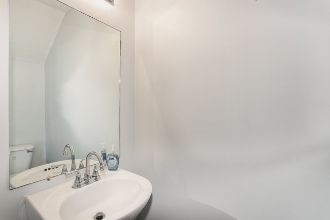 5961 Monroe Xing, NE