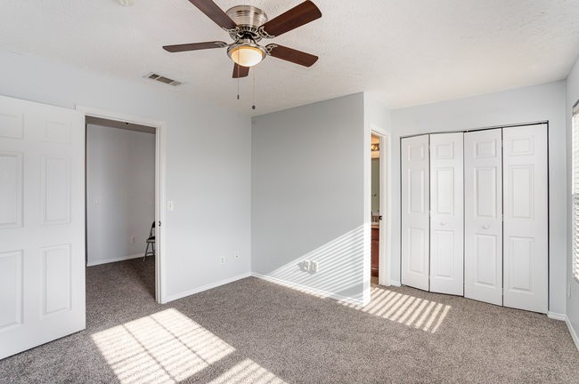 5961 Monroe Xing, NE