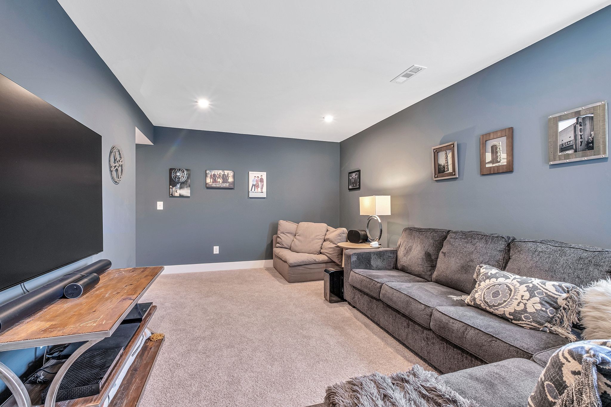 1098 River Oaks Blvd