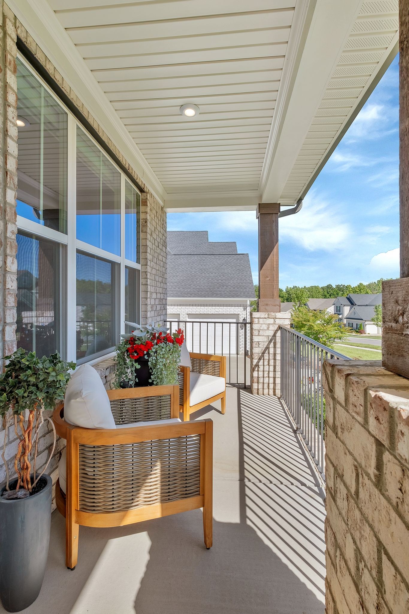 1098 River Oaks Blvd