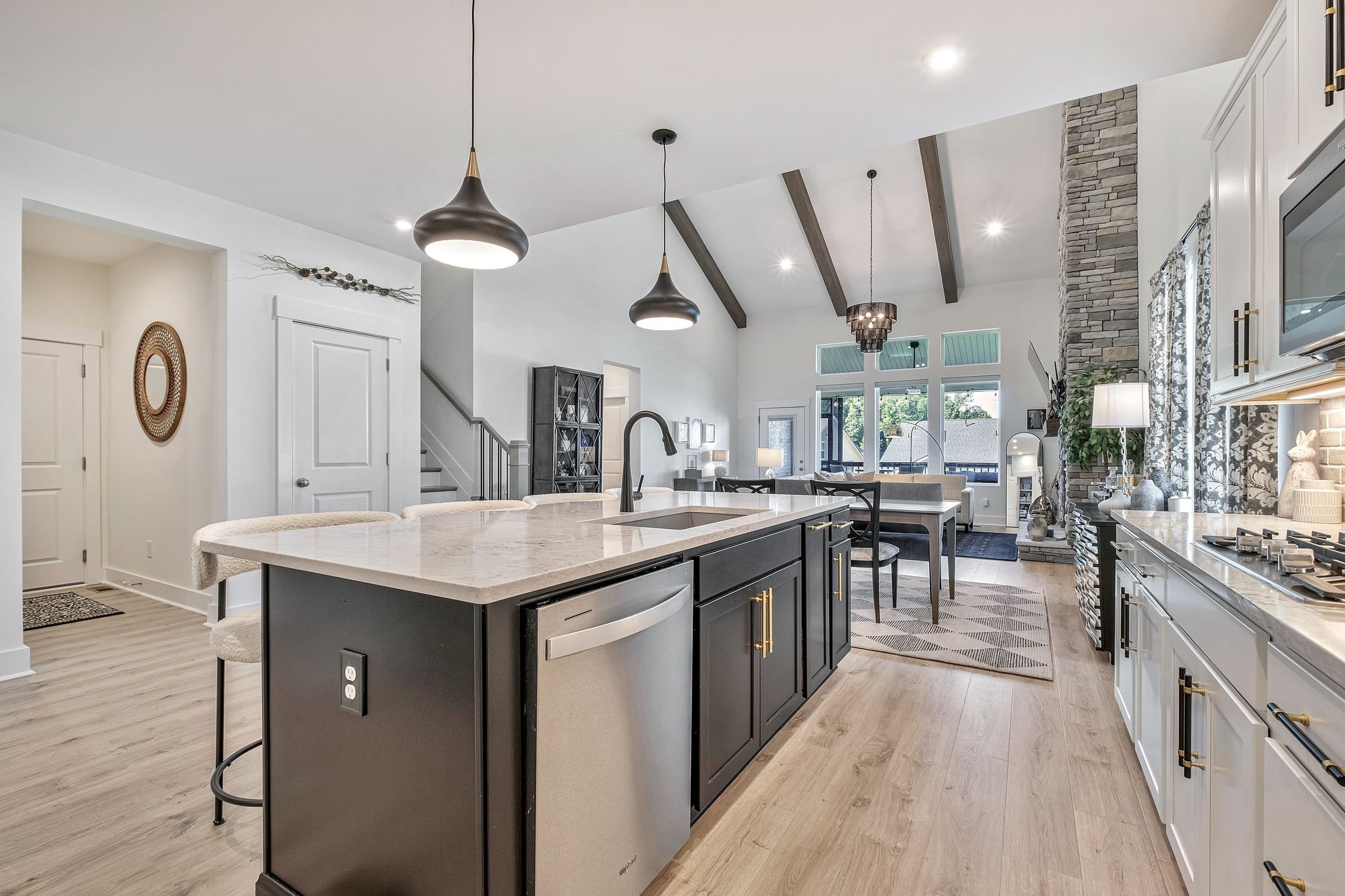 1098 River Oaks Blvd