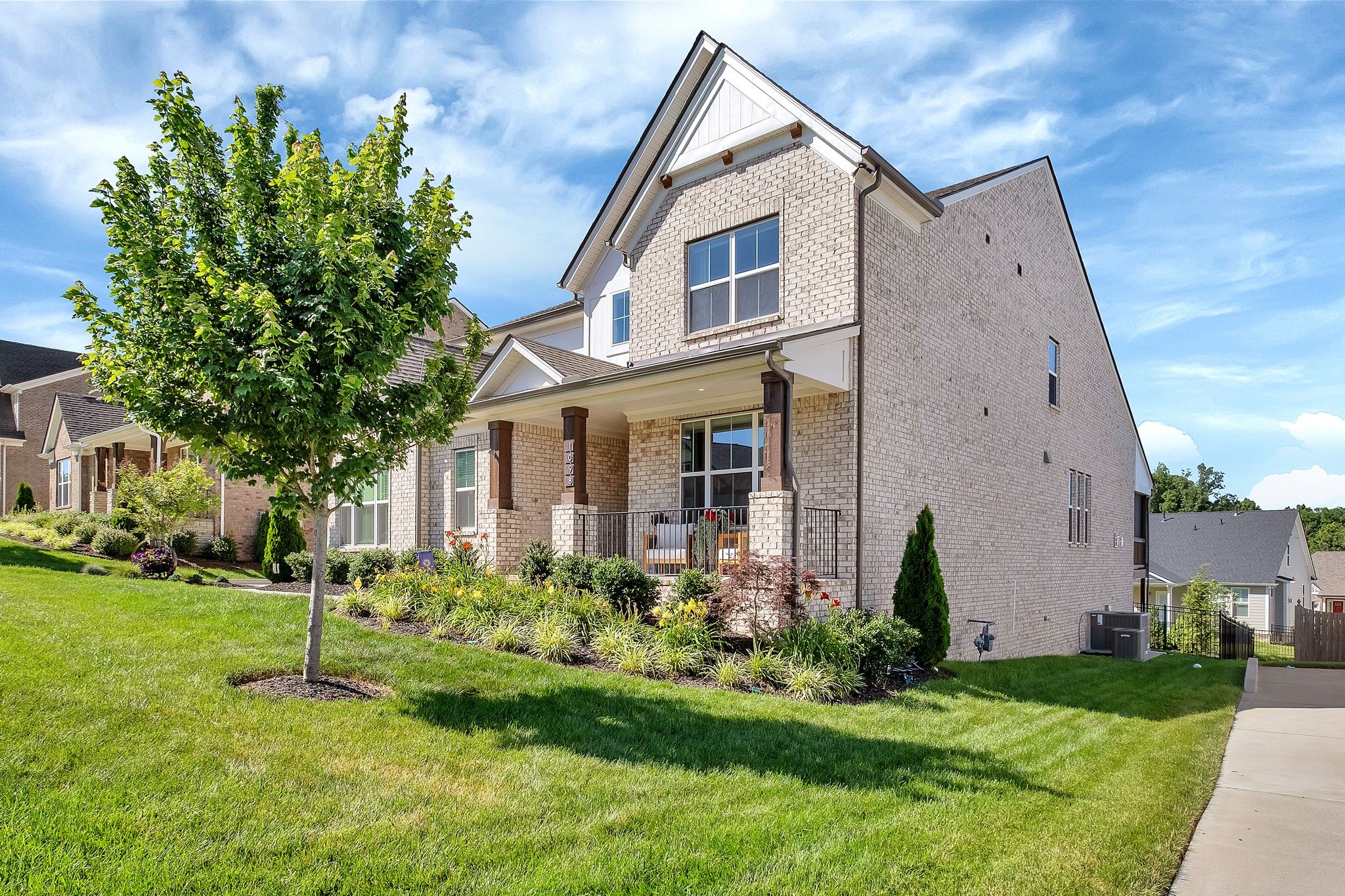 1098 River Oaks Blvd