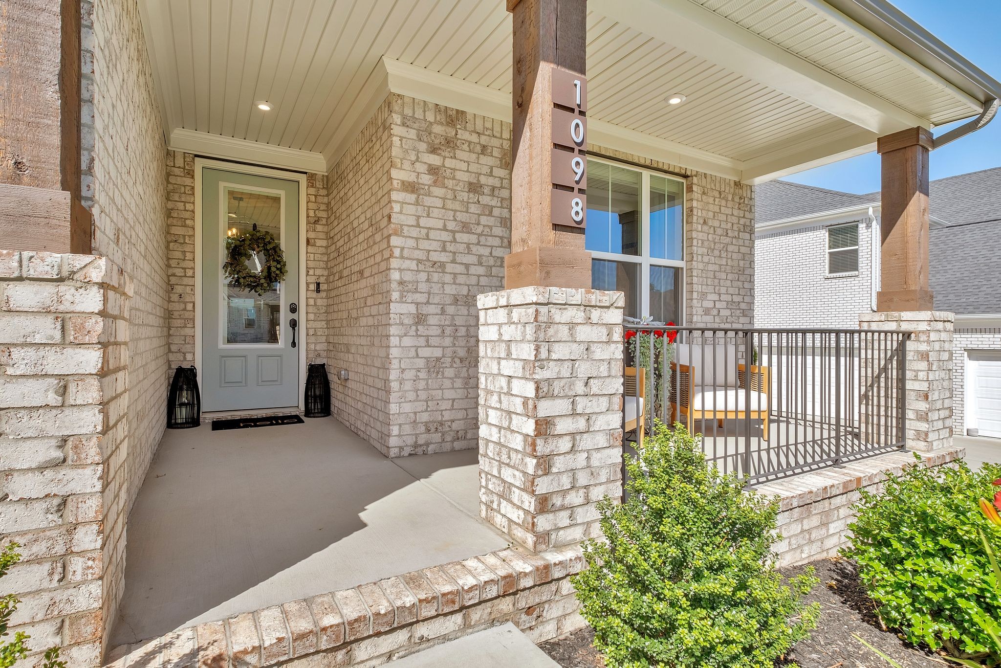 1098 River Oaks Blvd