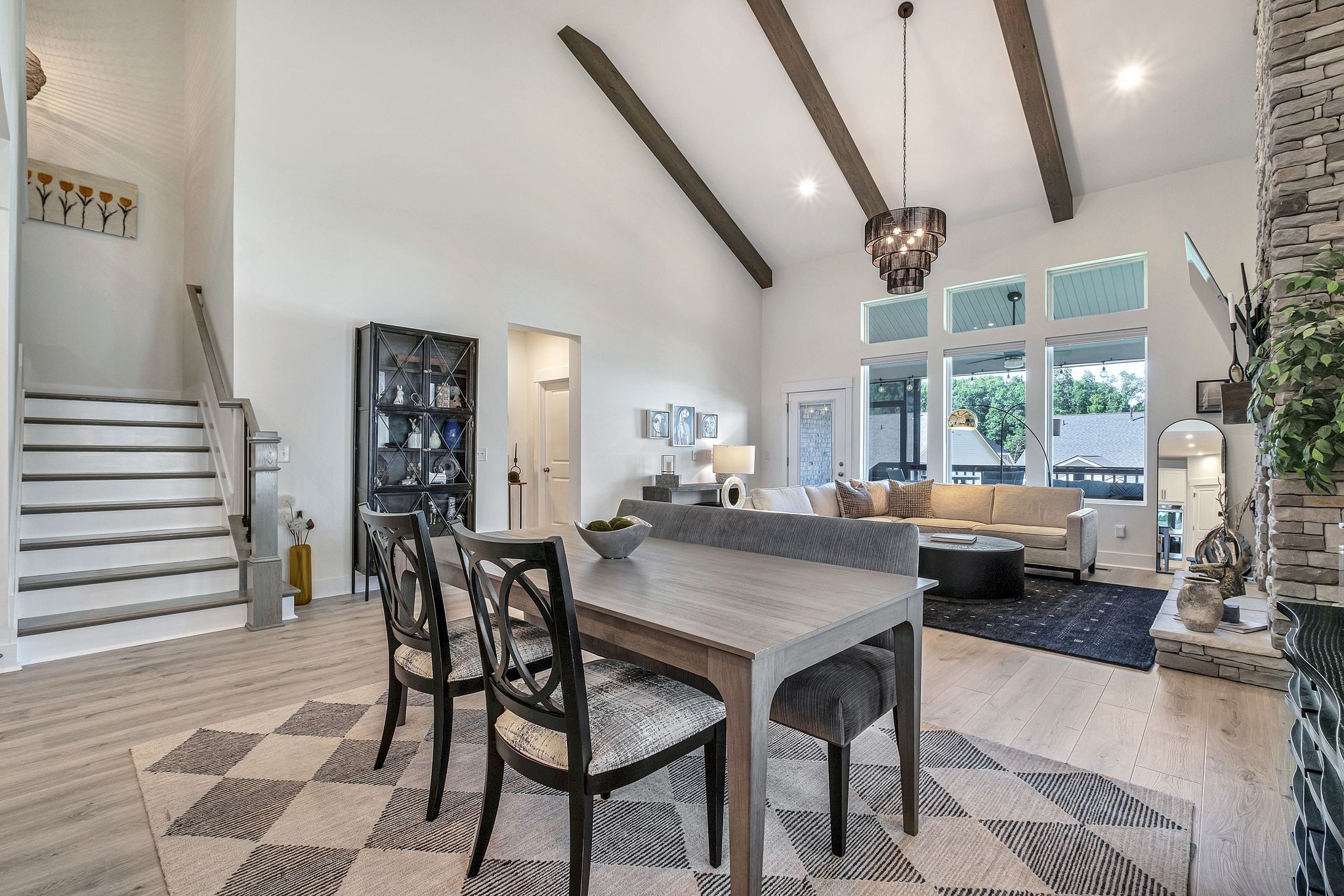 1098 River Oaks Blvd