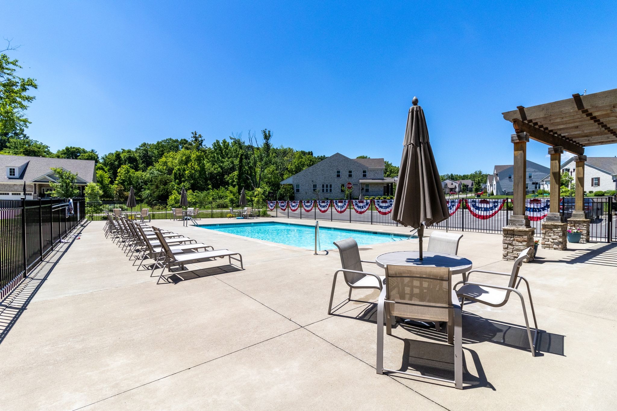 1098 River Oaks Blvd