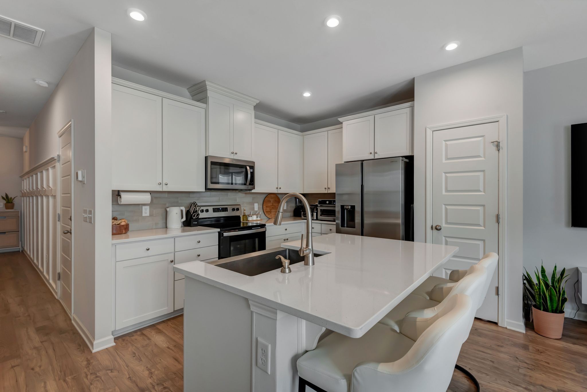 303 Victoria Dr
