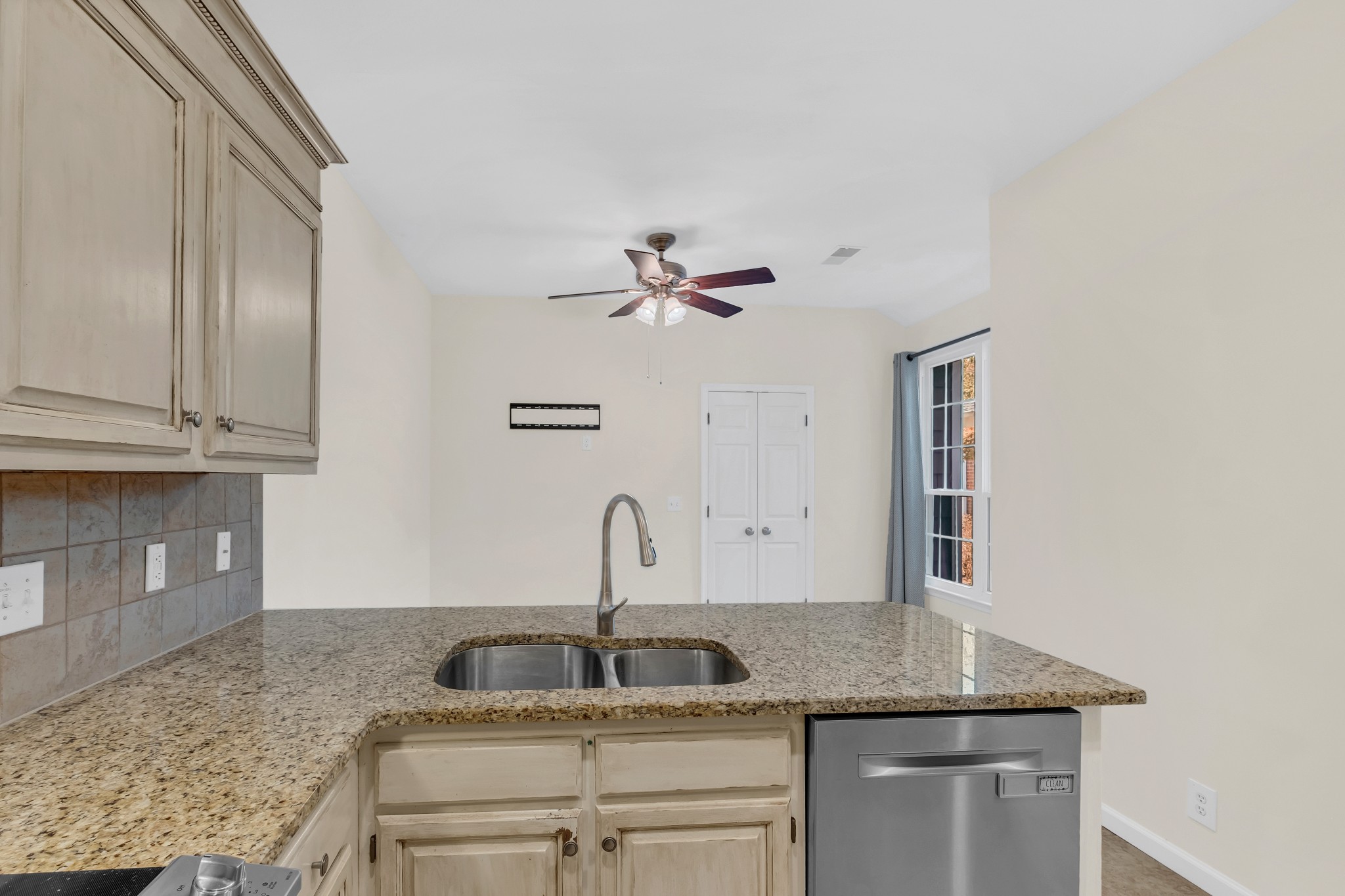 231 Green Harbor Rd Unit: 15F