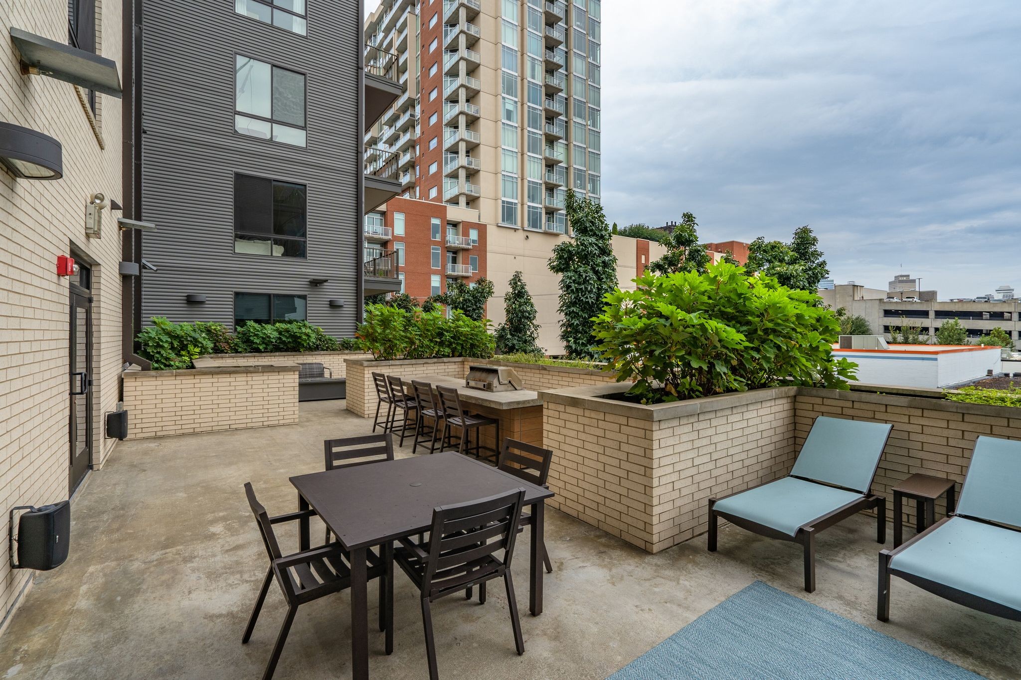 1002 Division St Unit: 402