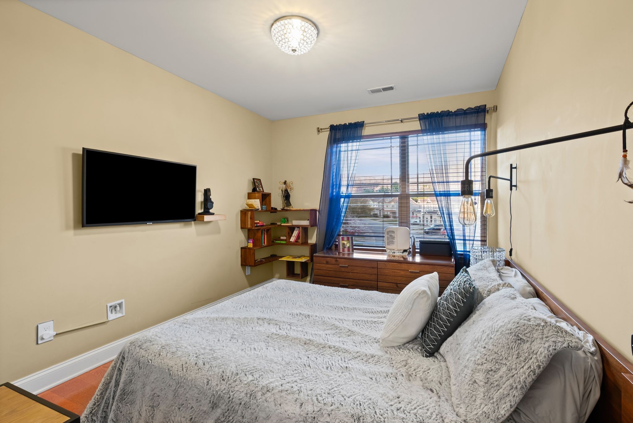 1051 Woodbury Falls Dr