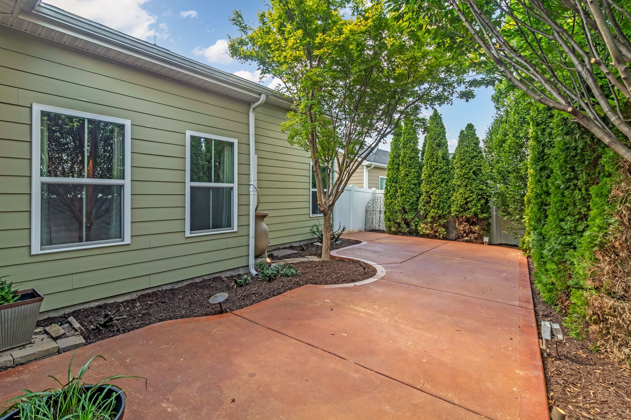 2827 Kellner Dr