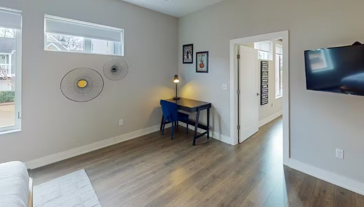 119 Mason Ave Unit: 205