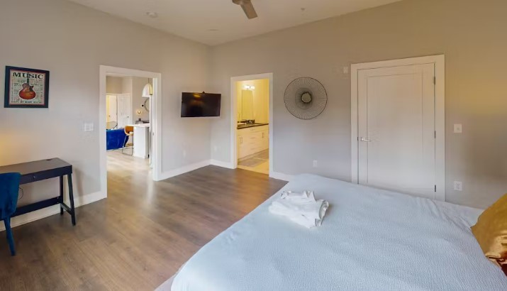 119 Mason Ave Unit: 205